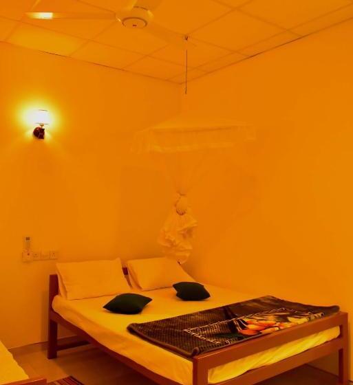 بنسيون Lake Forest Lodge