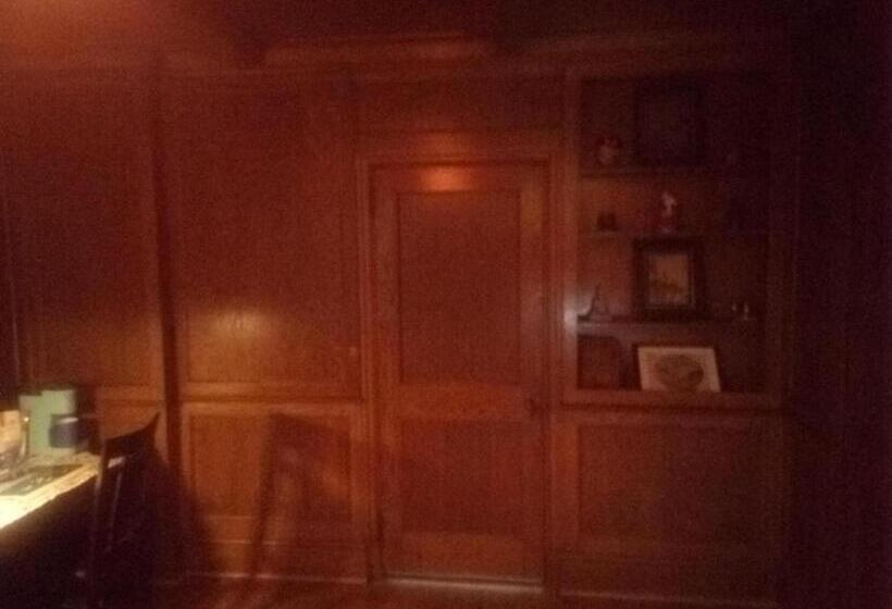 Bed and Breakfast Dunjen Manor