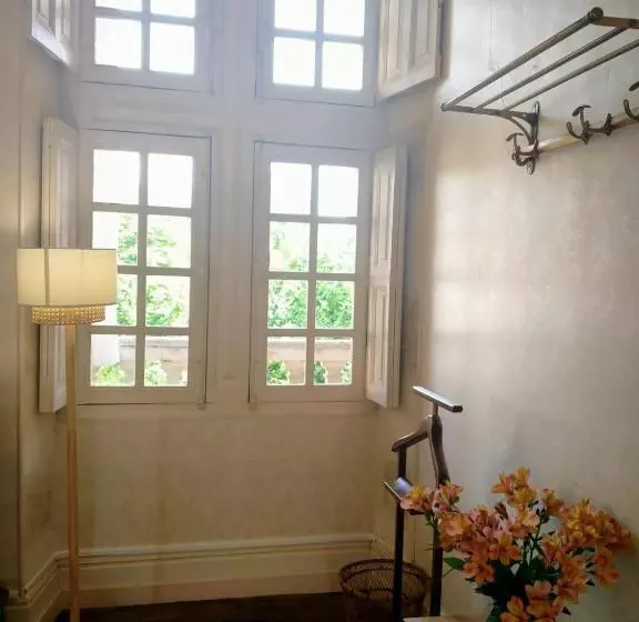 Aamiaismajoitus (B&B) La Chambre Du Château De Puisseguin