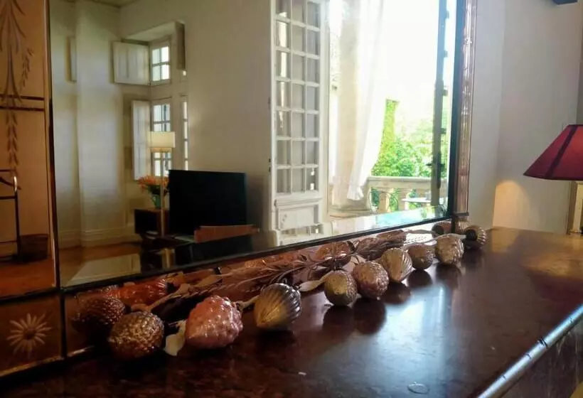 Aamiaismajoitus (B&B) La Chambre Du Château De Puisseguin