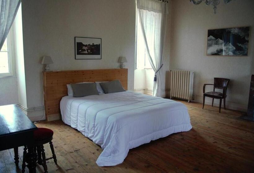 Bed and Breakfast La Chambre Du Château De Puisseguin