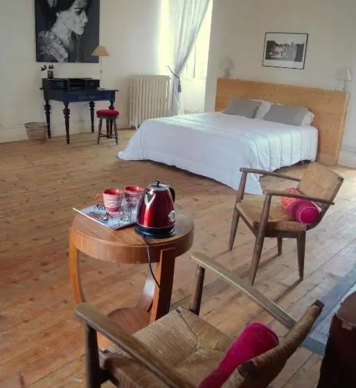 Aamiaismajoitus (B&B) La Chambre Du Château De Puisseguin