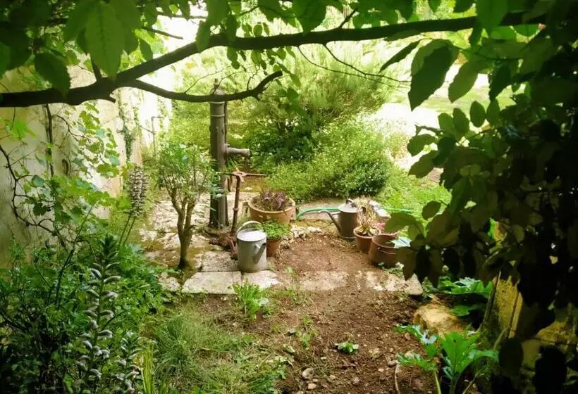 Aamiaismajoitus (B&B) La Chambre Du Château De Puisseguin