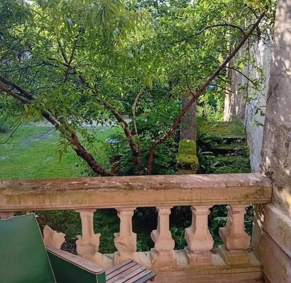 Bed and Breakfast La Chambre Du Château De Puisseguin