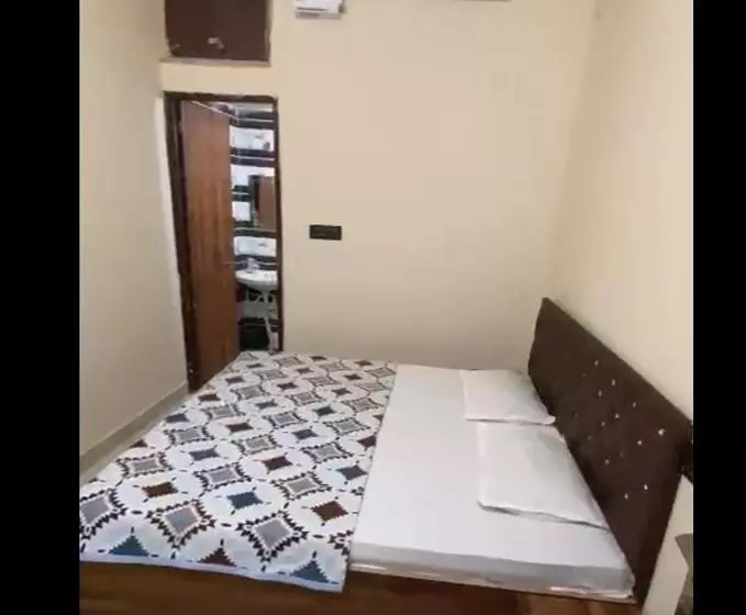 Hotelli Charnamrit Vatika