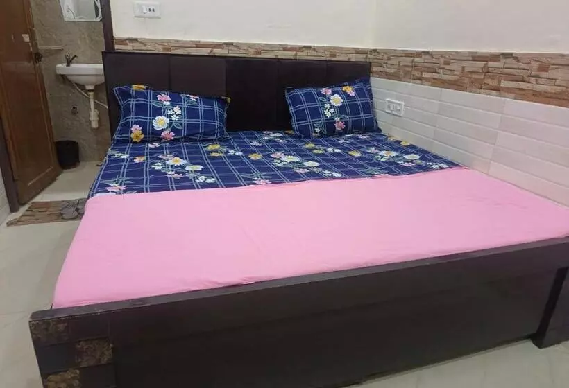 Hotelli Charnamrit Vatika