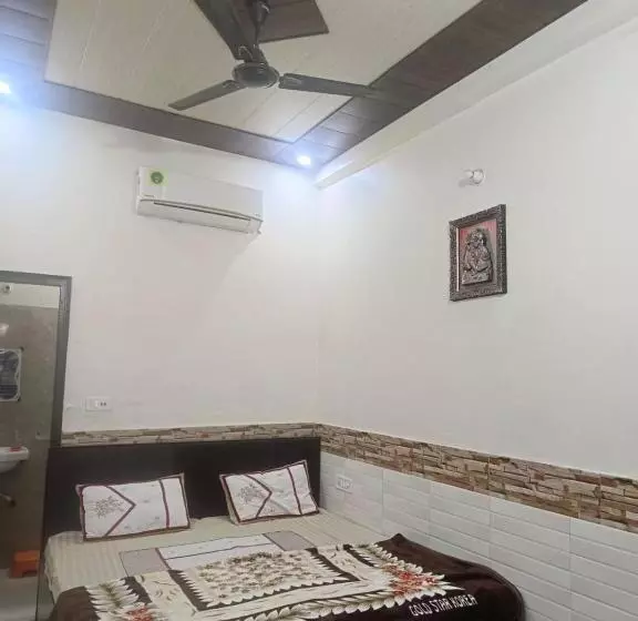 Hotelli Charnamrit Vatika