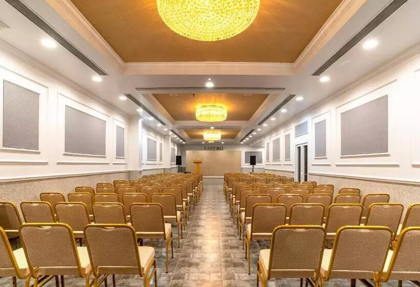 Hotelli Espero Inn Malappuram