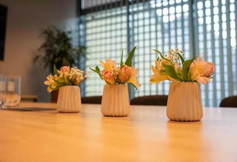 Hotelli Officepoint   Konferenzraum   Keine übernachtung!