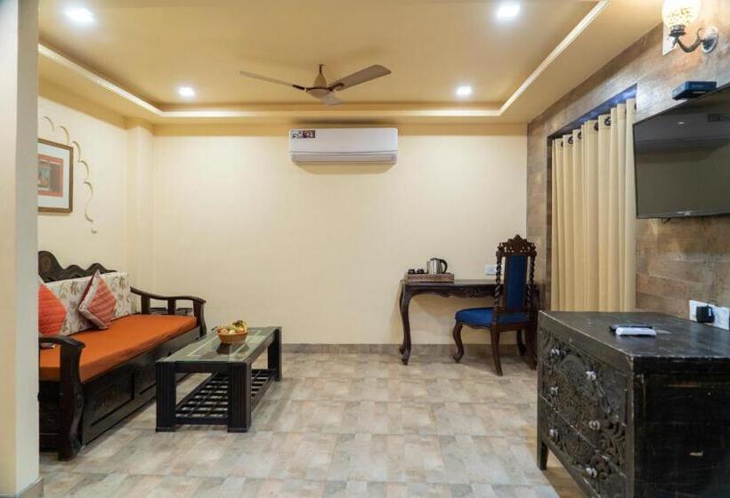 Отель Unvr A Peace Full Farmhouse Resort Udaipur