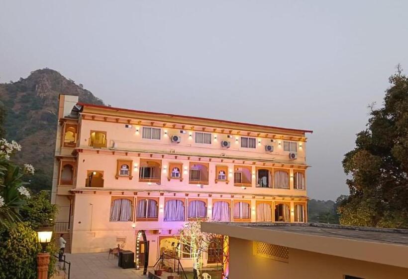 Отель Unvr A Peace Full Farmhouse Resort Udaipur