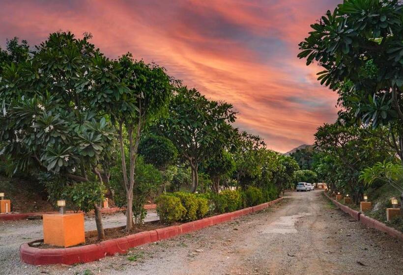 Отель Unvr A Peace Full Farmhouse Resort Udaipur