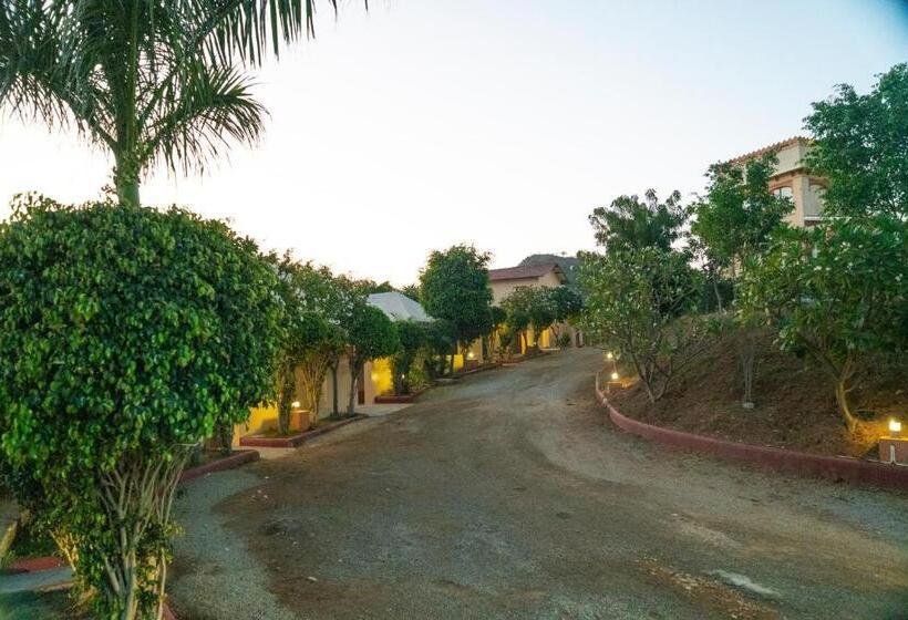 Отель Unvr A Peace Full Farmhouse Resort Udaipur