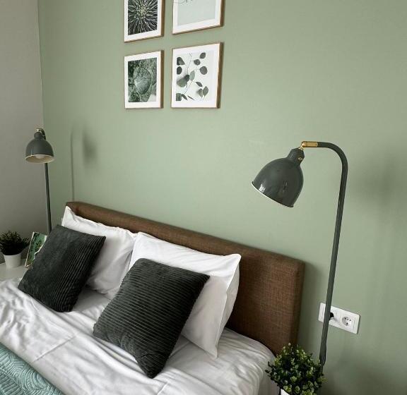 Kastélykert Vendégház Tata