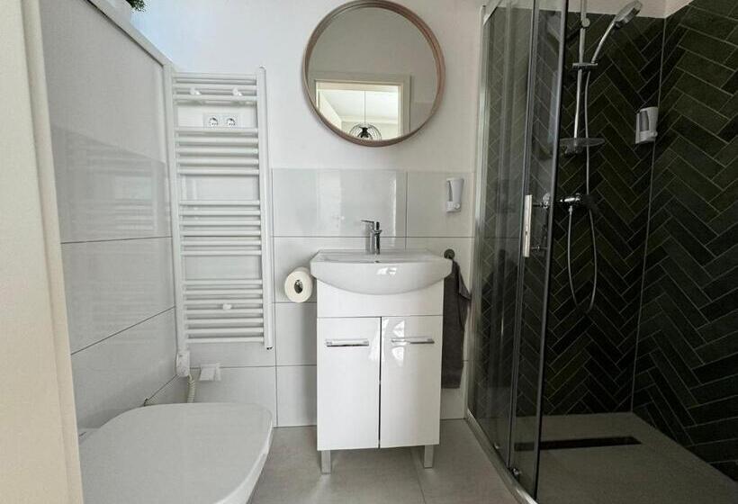 Kastélykert Vendégház Tata