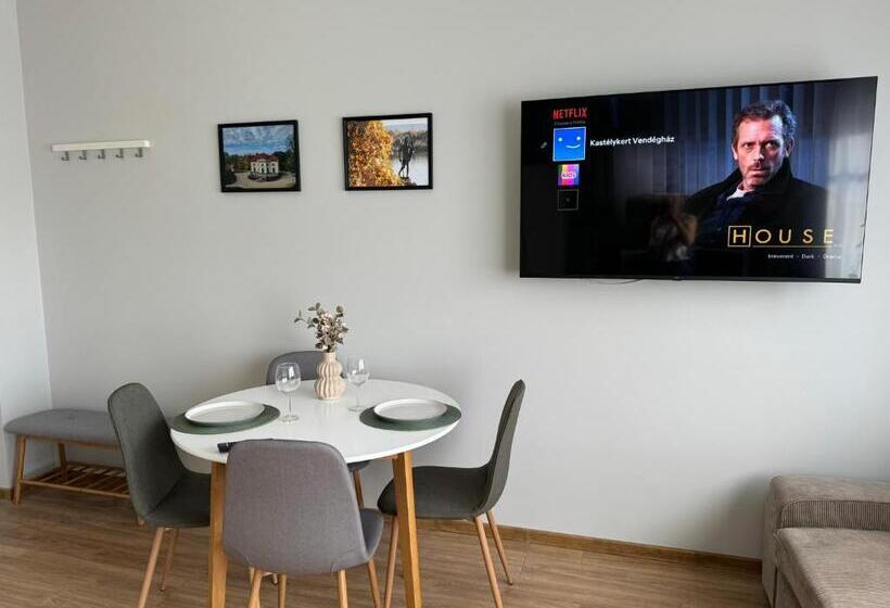 Kastélykert Vendégház Tata