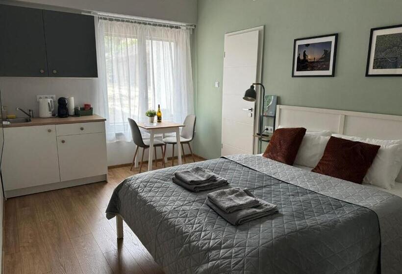 Kastélykert Vendégház Tata