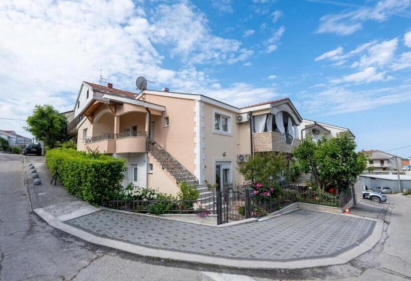 پانسیون Guest House Ardiana