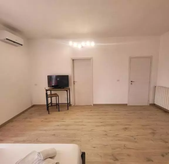 پانسیون Leonardo Da Vinci Guest House