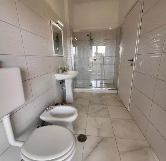 پانسیون Leonardo Da Vinci Guest House