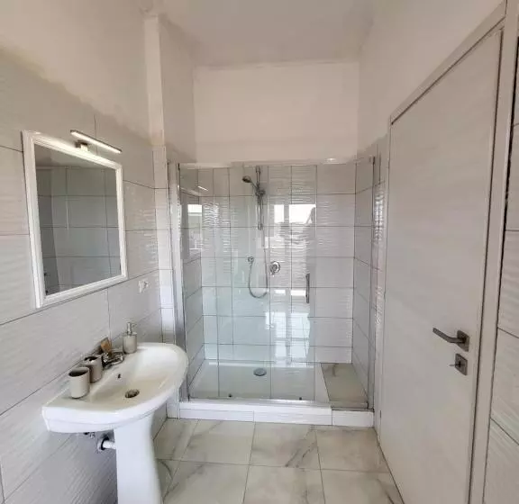 پانسیون Leonardo Da Vinci Guest House