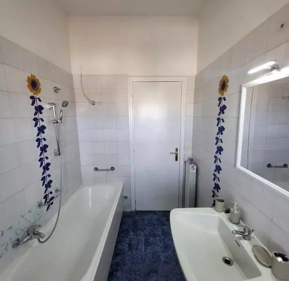 پانسیون Leonardo Da Vinci Guest House