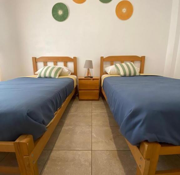 Ravenala Paracas Hostel