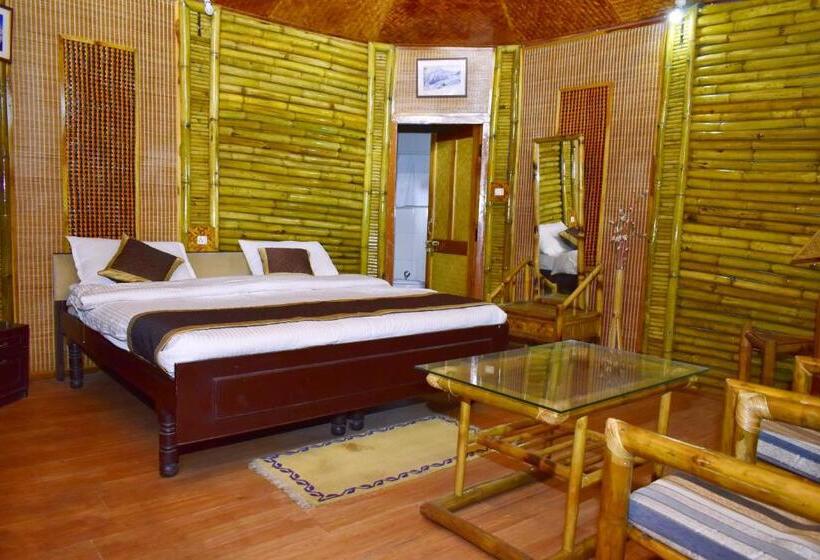 Resort अरण्यम बैम्बो रिसॉर्ट