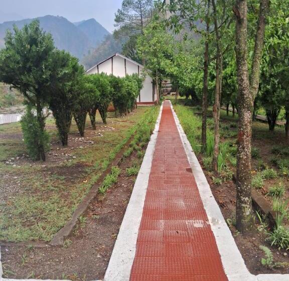 Resort अरण्यम बैम्बो रिसॉर्ट