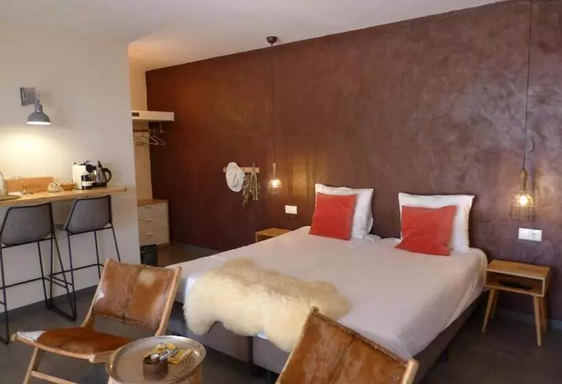 ベッドアンドブレックファースト Trendy Luxe Garden Suite Completely Private