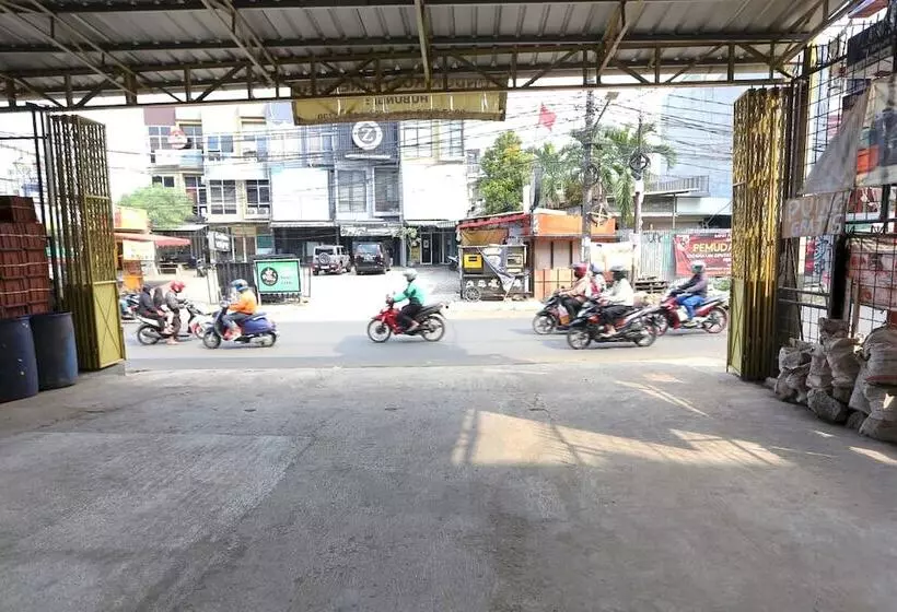 ホテル Oyo 93356 Pondok Cirendeu