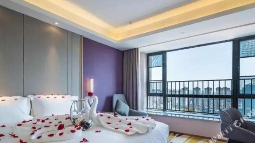 Lavande Hotels· Guiyang Huaxi Tongshijie