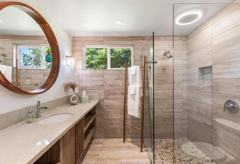 پانسیون King Room Mangolani Inn