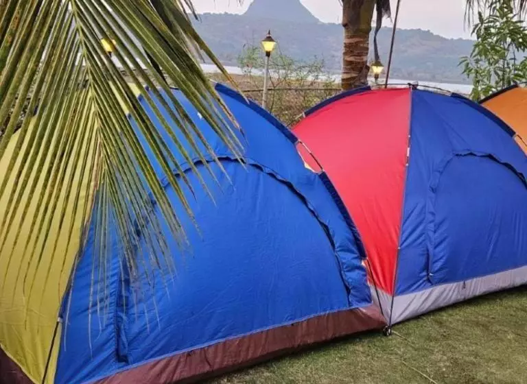 Lomakeskus Pawna Blue Water Camping Thakursai