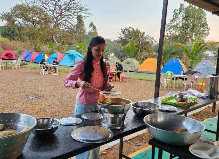 אתר נופש Pawna Blue Water Camping Thakursai