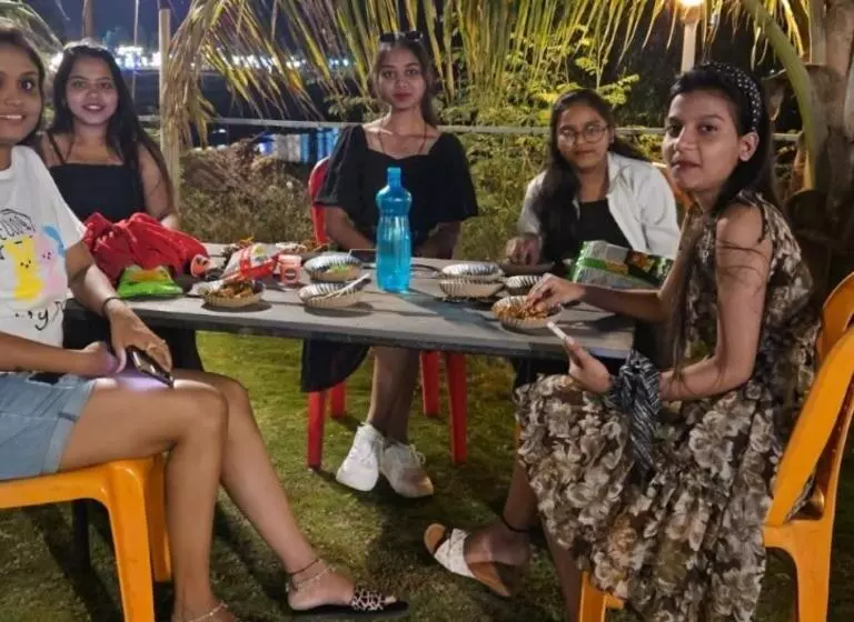 Lomakeskus Pawna Blue Water Camping Thakursai