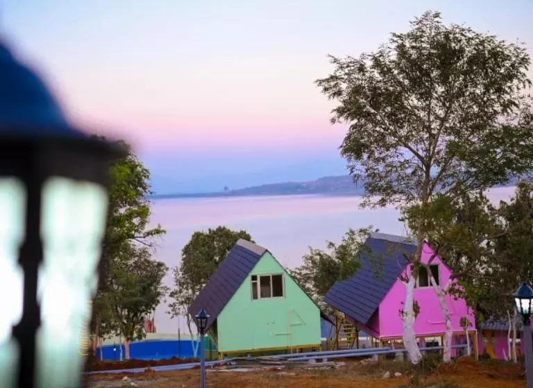 Lomakeskus Pawna Blue Water Camping Thakursai