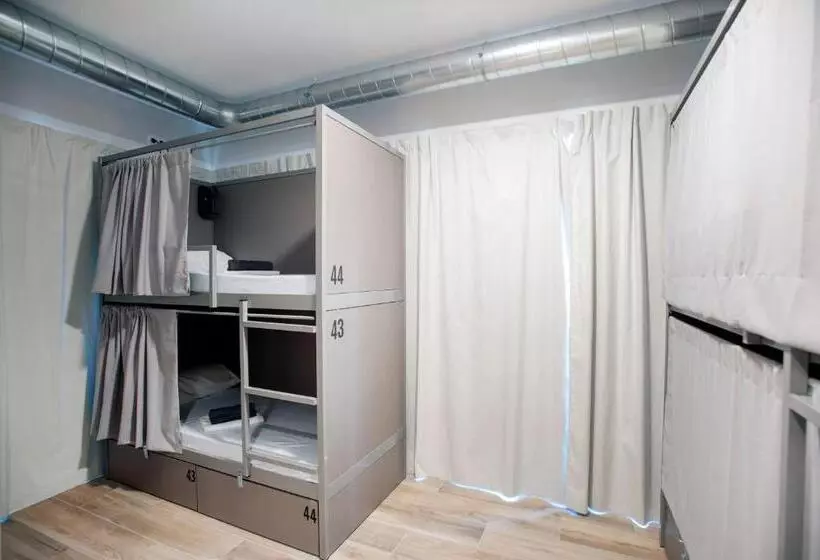 Hostel Dos Estaciones   Free Towels, Coffee & Tea, Remote Check In