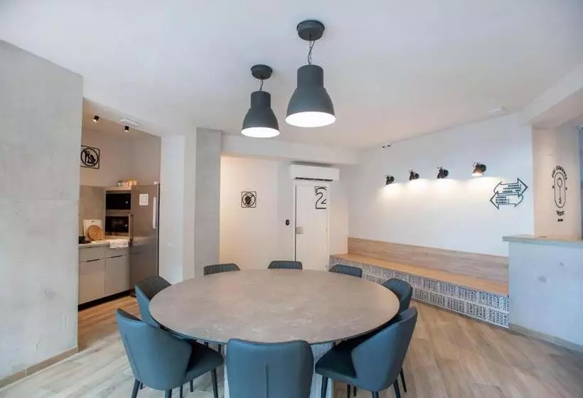 Hostel Dos Estaciones   Free Towels, Coffee & Tea, Remote Check In