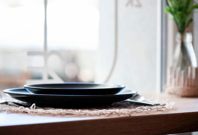 Hostel Dos Estaciones   Free Towels, Coffee & Tea, Remote Check In