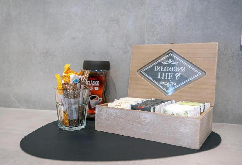 Hostel Dos Estaciones   Free Towels, Coffee & Tea, Remote Check In