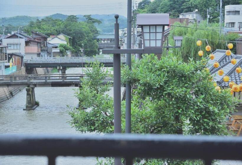 Hostelコトヒラクラスカ