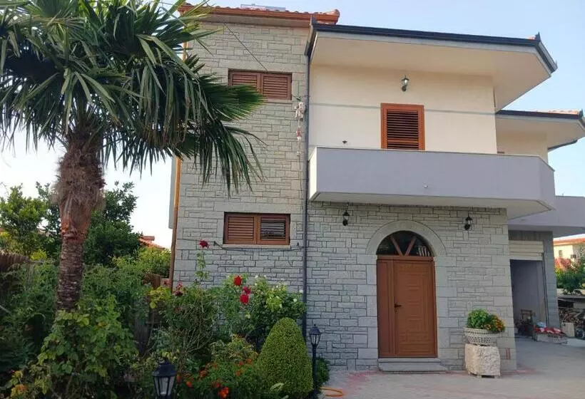 پانسیون Aiden S House 2