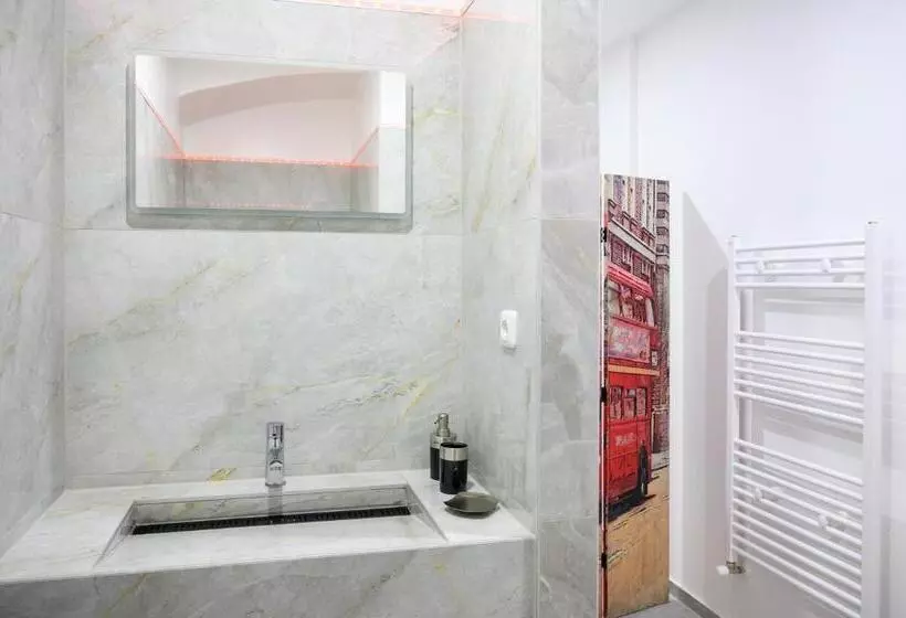 Majatalo Plaza Cafe & Bar