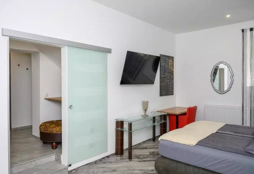 Majatalo Plaza Cafe & Bar