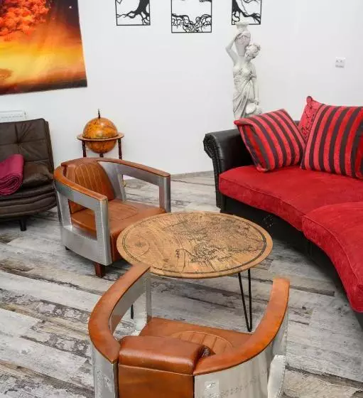 Majatalo Plaza Cafe & Bar