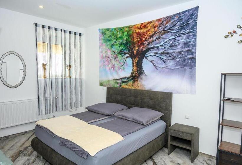 膳宿费 Plaza Cafe & Bar