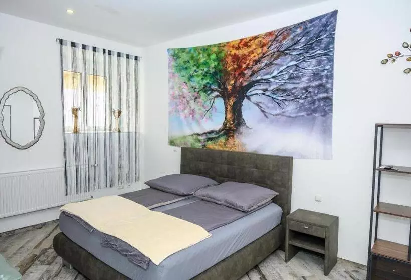 Majatalo Plaza Cafe & Bar