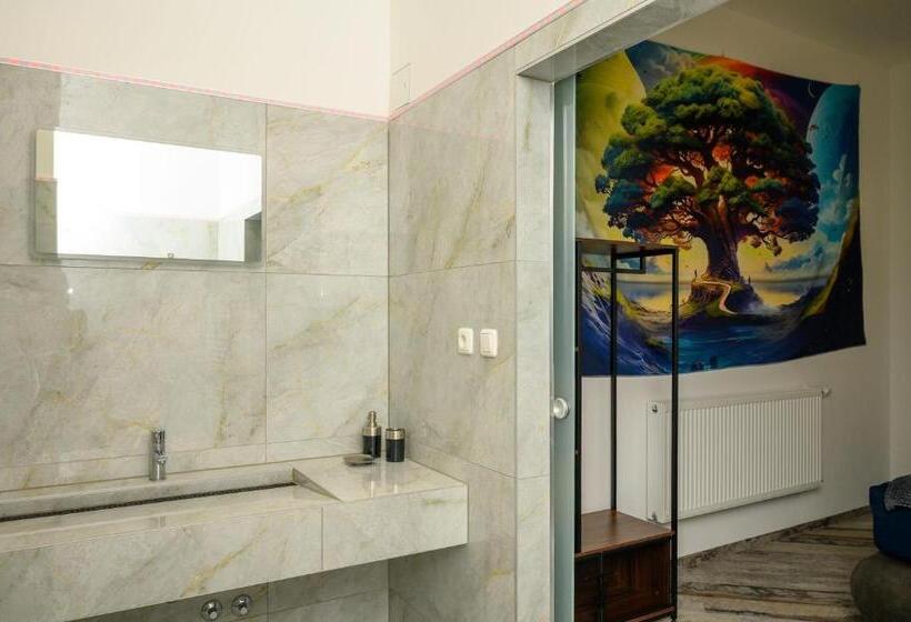 膳宿费 Plaza Cafe & Bar