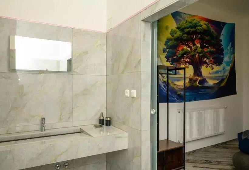 Majatalo Plaza Cafe & Bar